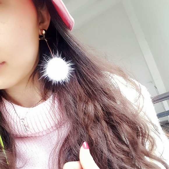Puffball earrings white faux fur dangle new - Picture 2 of 2